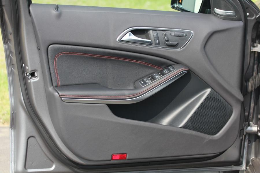  Mercedes-Benz A45 AMG 2013 года  (фото 34 из 55)